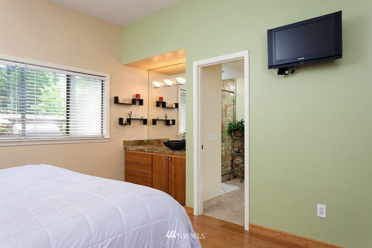 Old master bedroom