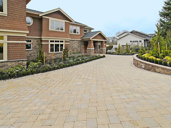 Bellevue custom home builder front exterior view