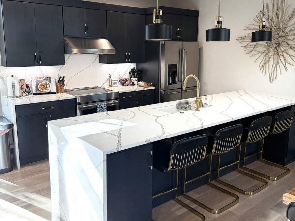 Lynnwood kitchen remodel new quartz peninsula